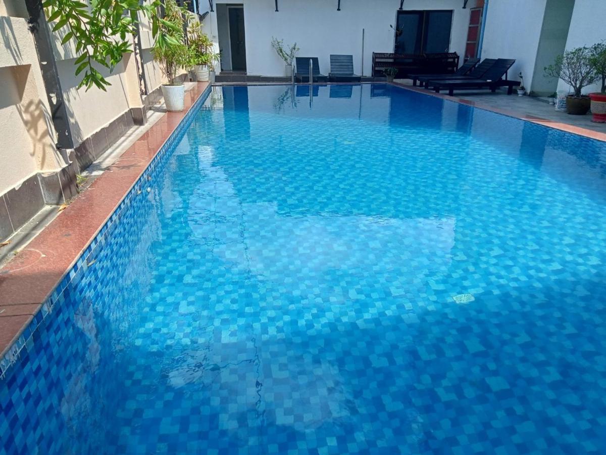 V Central Hotel Vang Vieng Exteriér fotografie
