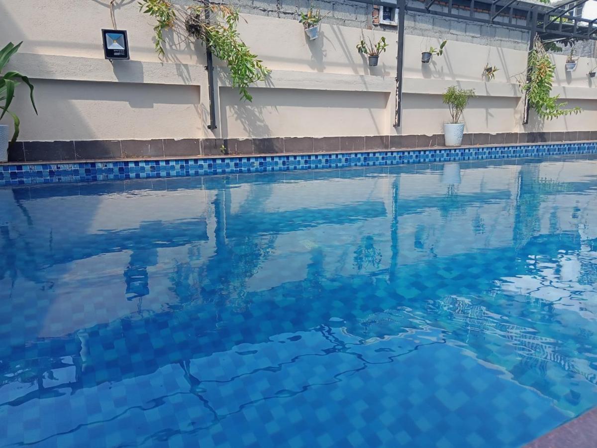 V Central Hotel Vang Vieng Exteriér fotografie